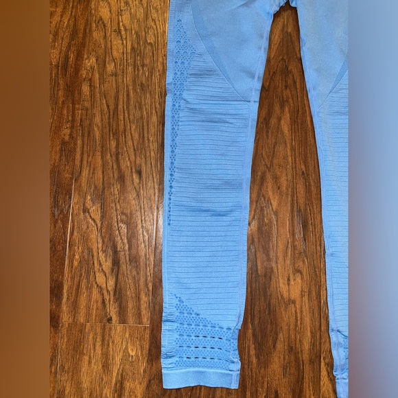 π¦ Gymshark Energy+ Seamless Cropped Leggings in Blue - Sz Small - EUC - Picture 6 of 11